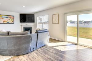 Imagen de la galería de Pool Access, 2 Mi to Main St Fountain Inn Home!, en Simpsonville