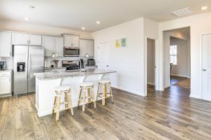 Imagen de la galería de Pool Access, 2 Mi to Main St Fountain Inn Home!, en Simpsonville