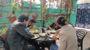 Nápoje v ubytování The Green View Homestay Siliguri in