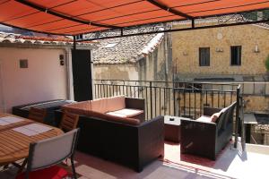 Χώρος καθιστικού στο Au balcon du théâtre antique Appartement HYPERCENTRE - TOUT ÉQUIPÉ ET NETFLIX - parking gratuit à 250m et payant à 50m