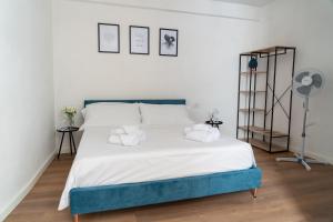 a bedroom with a large bed with two towels on it at Amuri Holiday Home in Agrigento