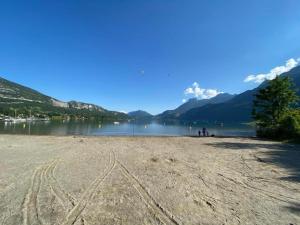 Afbeelding uit fotogalerij van Alpine Getaway with Pool in Giez