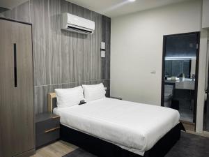 Postel nebo postele na pokoji v ubytování Shigang Homestay市港行旅