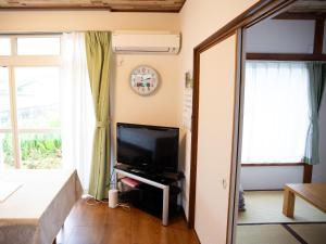 TV a/nebo společenská místnost v ubytování 元気な宿　藤下