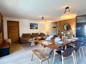 Posezení v ubytování Confort familial aux Gets, 3 chambres, 9 pers, Wi-Fi, parking - FR-1-671-297