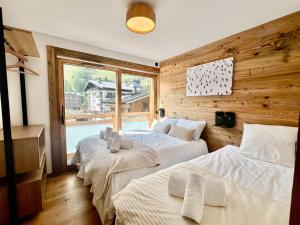 Postel nebo postele na pokoji v ubytování Confort familial aux Gets, 3 chambres, 9 pers, Wi-Fi, parking - FR-1-671-297