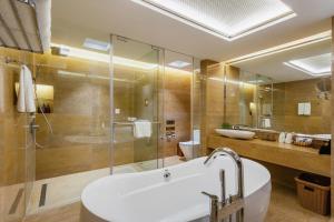 Koupelna v ubytování Chongqing Jiayu Emperor Hotel