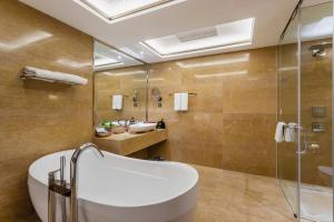 Koupelna v ubytování Chongqing Jiayu Emperor Hotel