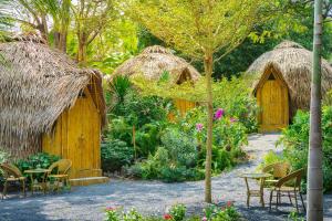 O grădină în afara Samui Circus Studio & Ville - Dome Bungalow 3