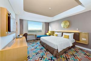 Hotel Ciputra Cibubur managed by Swiss-Belhotel International客房内的一张或多张床位