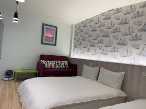 Una cama o camas en una habitación de Yu Shou Hao Hsien Guesthouse