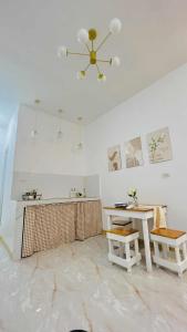 Η κουζίνα ή μικρή κουζίνα στο DM Guesthouse - Impasugong Bukidnon +8 φωτογραφίες
