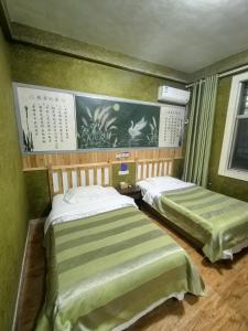 Postel nebo postele na pokoji v ubytování PI Network Inn