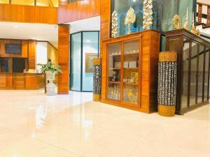 a lobby with a display case with vases in it at Cheuang Vanavong 2 in Vientiane
