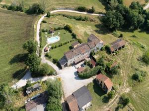 Letecký snímek ubytování Farmhouse in Marche with Private Pool