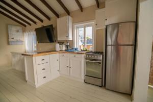 Dapur atau dapur kecil di Bay view Penthouse Luxury view in West End