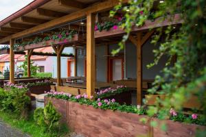 a patio with a bunch of plants and flowers at Penzion Veritas in Vranovice