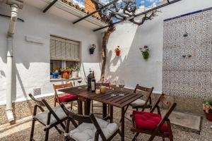 a wooden table and chairs on a patio at Waou La Casa de los Abuelos, Titulcia-ParqueWarner in Titulcia