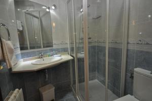 Ein Badezimmer in der Unterkunft Pension Alameda