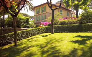 Taman di luar Residence Verdeborgo