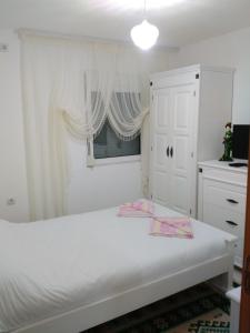 A bed or beds in a room at Villa Avdira