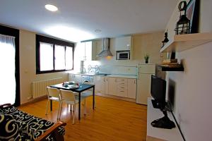 Kuchyňa alebo kuchynka v ubytovaní Apartamentos Albero