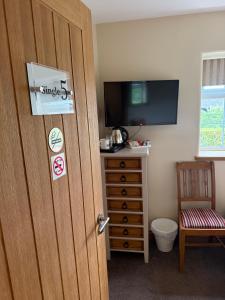 TV a/nebo společenská místnost v ubytování The Star Inn Weaverthorpe