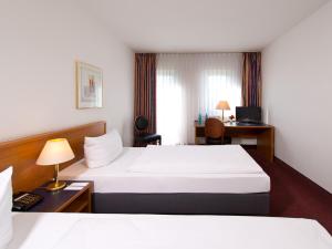 Postel nebo postele na pokoji v ubytování ACHAT Hotel Darmstadt Griesheim
