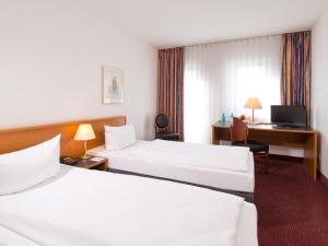 Postel nebo postele na pokoji v ubytování ACHAT Hotel Darmstadt Griesheim