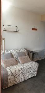 Ένα ή περισσότερα κρεβάτια σε δωμάτιο στο Appartement Pied des pistes Vue sur les sommets