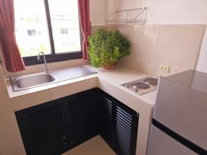 Η κουζίνα ή μικρή κουζίνα στο Old Spice 4 Downtown Serenity Luxurious Oasis BKK