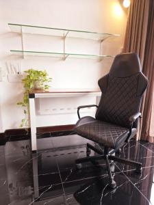 Χώρος καθιστικού στο Old Spice 4 Downtown Serenity Luxurious Oasis BKK