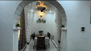 Χώρος καθιστικού στο THAKUR Home Stay