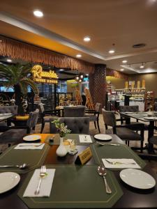 Restaurace v ubytování De Palma Hotel Shah Alam + 23 fotografií