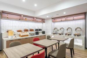 a restaurant with tables and chairs and a counter at Borrman Hotel Zhanjiang Jinshawan Chikan Republic of China Style Street in Zhanjiang +52 photos