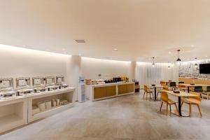 Μια τηλεόραση ή/και κέντρο ψυχαγωγίας στο City Comfort Inn Shaorao Poyang