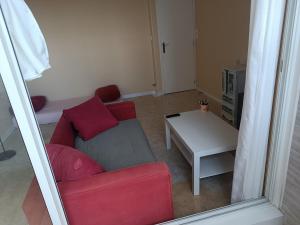 Χώρος καθιστικού στο Cozy 1 bedroom, 10 min walk to train station