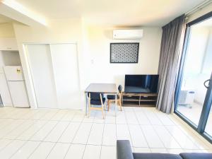 TV a/nebo společenská místnost v ubytování Exodus Dandenong Apartment Hotel