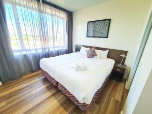 Postel nebo postele na pokoji v ubytování Exodus Dandenong Apartment Hotel