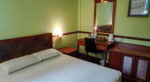 Ein Bett oder Betten in einem Zimmer der Unterkunft Four Chain View Hotel