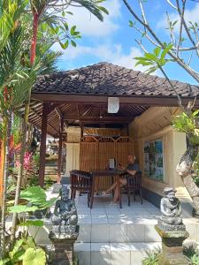 Patio nebo venkovní prostory v ubytování Dewi Antara Homestay