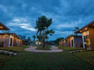 O grădină în afara M Boutique Resort