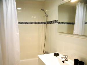 Koupelna v ubytování Apartamento Rodas Arysal + 37 fotografií