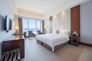 Postel nebo postele na pokoji v ubytování Zhangjiajie Chensheng International Hotel