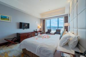 Postel nebo postele na pokoji v ubytování Zhangjiajie Chensheng International Hotel