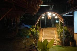 Taman di luar River View Resort At Chaewlan