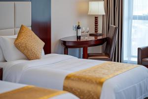 Postel nebo postele na pokoji v ubytování Zhangjiajie Chensheng International Hotel