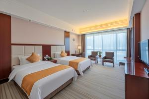 Postel nebo postele na pokoji v ubytování Zhangjiajie Chensheng International Hotel