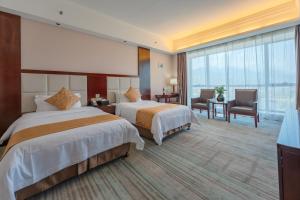 Postel nebo postele na pokoji v ubytování Zhangjiajie Chensheng International Hotel