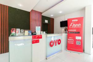 a store with a sign that says two free at OYO 412 7 Days Hotel in Chiang Mai